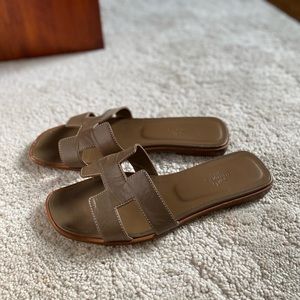 Hermes oran sandal taupe 37